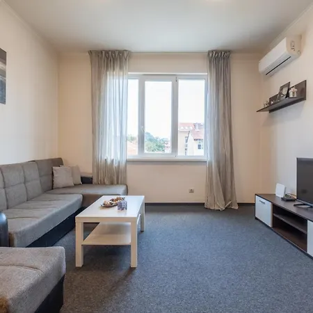 Apartamento Lovely Brand New 2 Bdrm Apt.