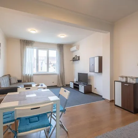 Apartment Lovely Brand New 2 Bdrm Apt. *