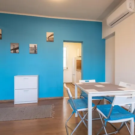 Lovely Brand New 2 Bdrm Apt. *