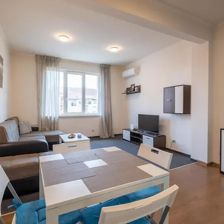 Lovely Brand New 2 Bdrm Apt. *