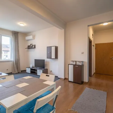 Lovely Brand New 2 Bdrm Apt. Apartment *