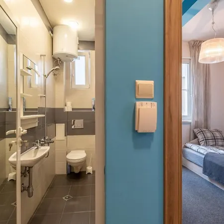 Lovely Brand New 2 Bdrm Apt. Apartment *