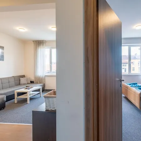 Lovely Brand New 2 Bdrm Apt. Apartamento *