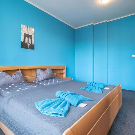 Lovely Brand New 2 Bdrm Apt. Apartamento *