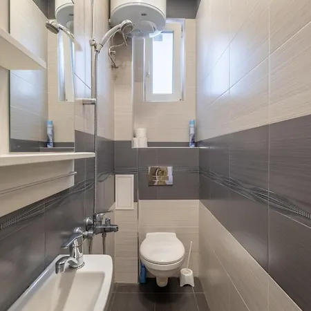 Lovely Brand New 2 Bdrm Apt. *