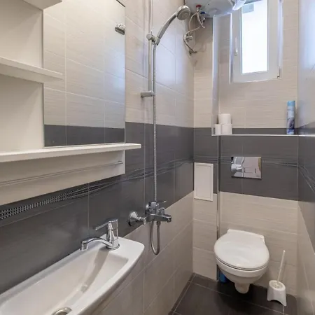 Lovely Brand New 2 Bdrm Apt. *